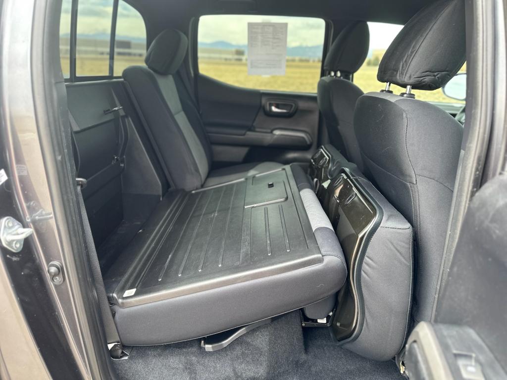 Vehicle image 27 of 30