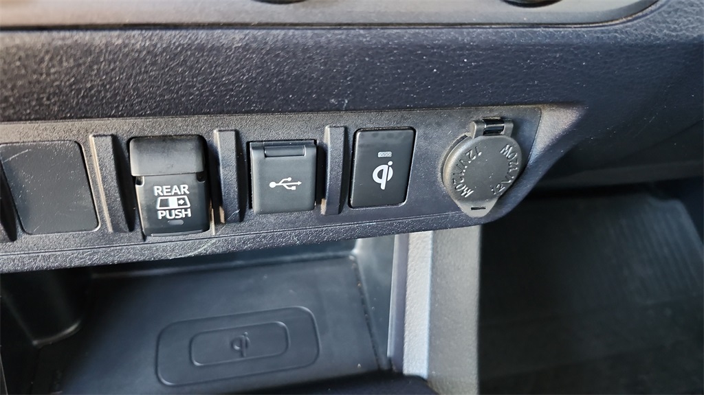 Vehicle image 16 of 38