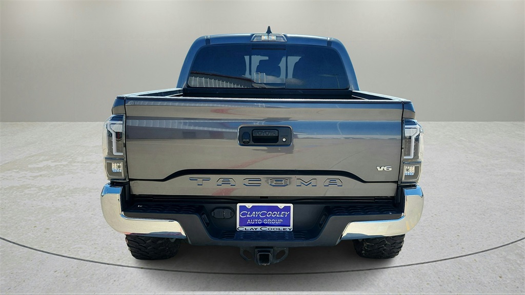 Vehicle image 6 of 38
