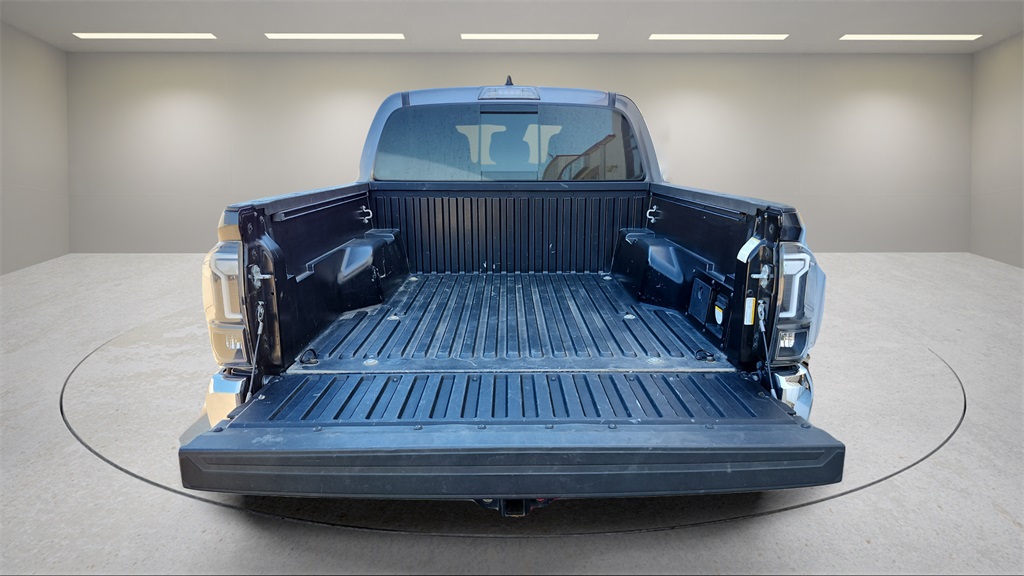 Vehicle image 35 of 38