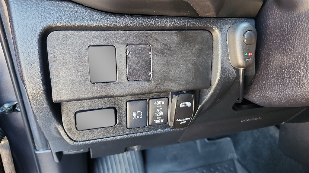 Vehicle image 21 of 38