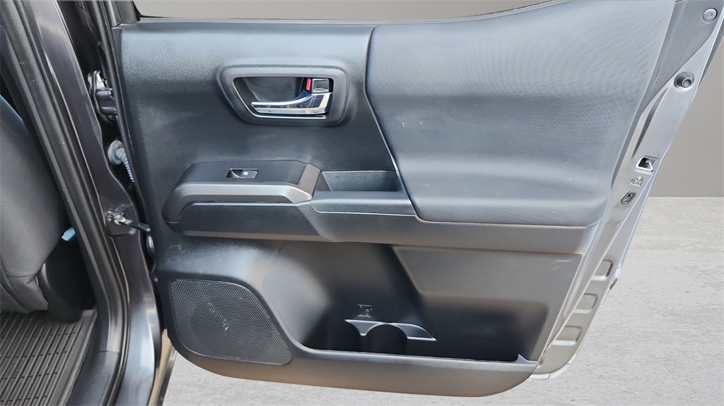 Vehicle image 34 of 38