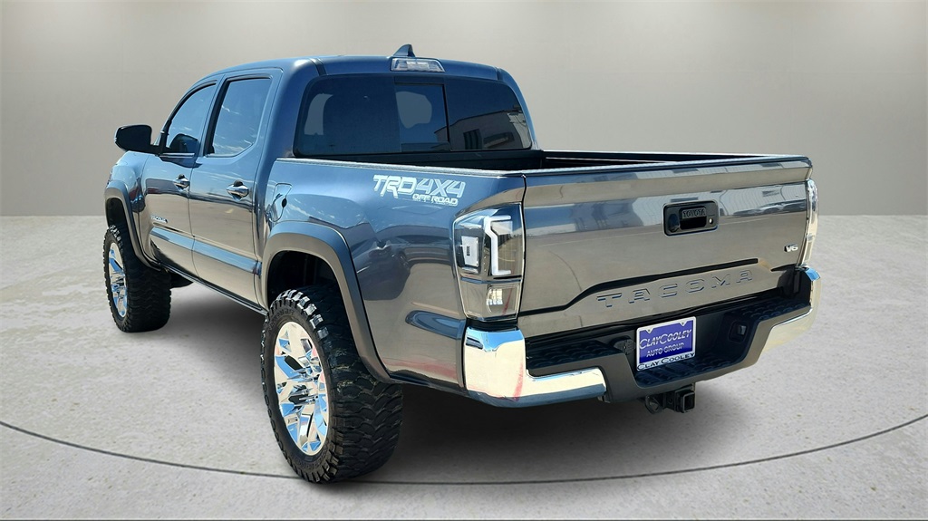 Vehicle image 7 of 38