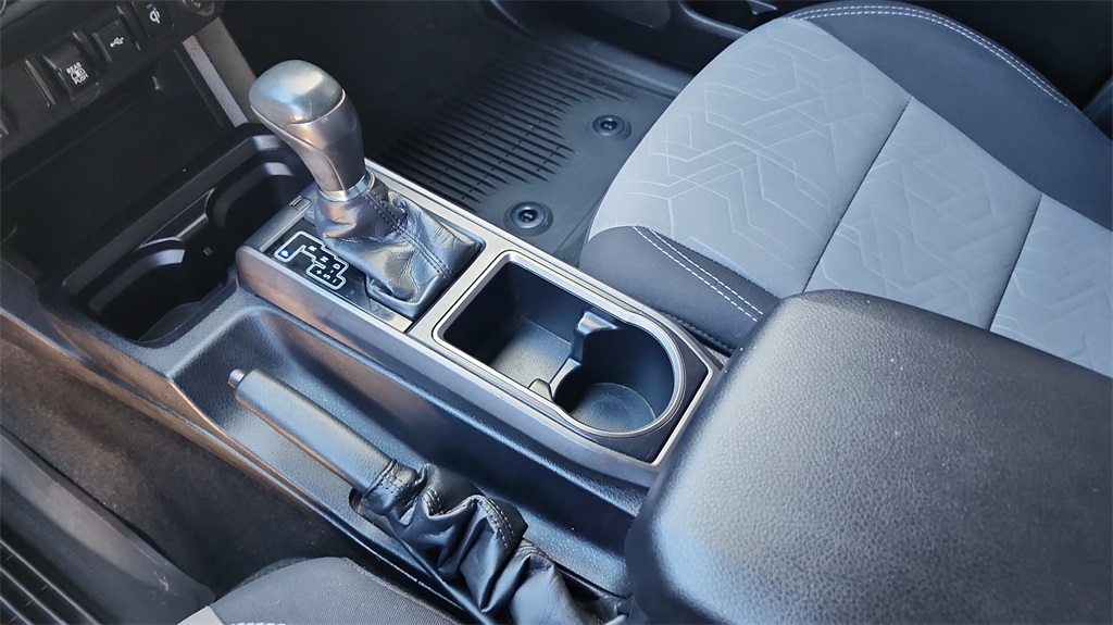 Vehicle image 14 of 38