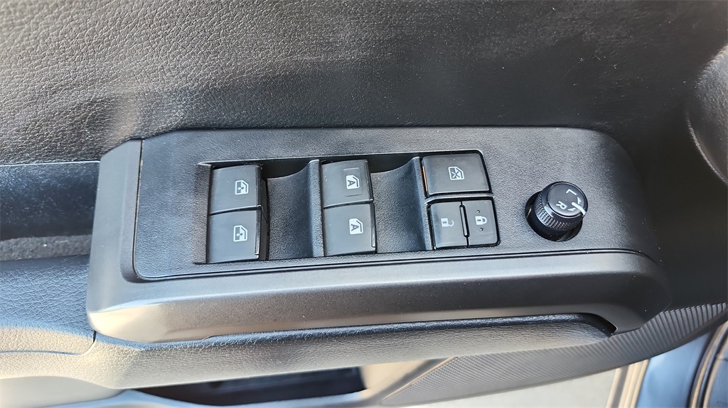 Vehicle image 26 of 38
