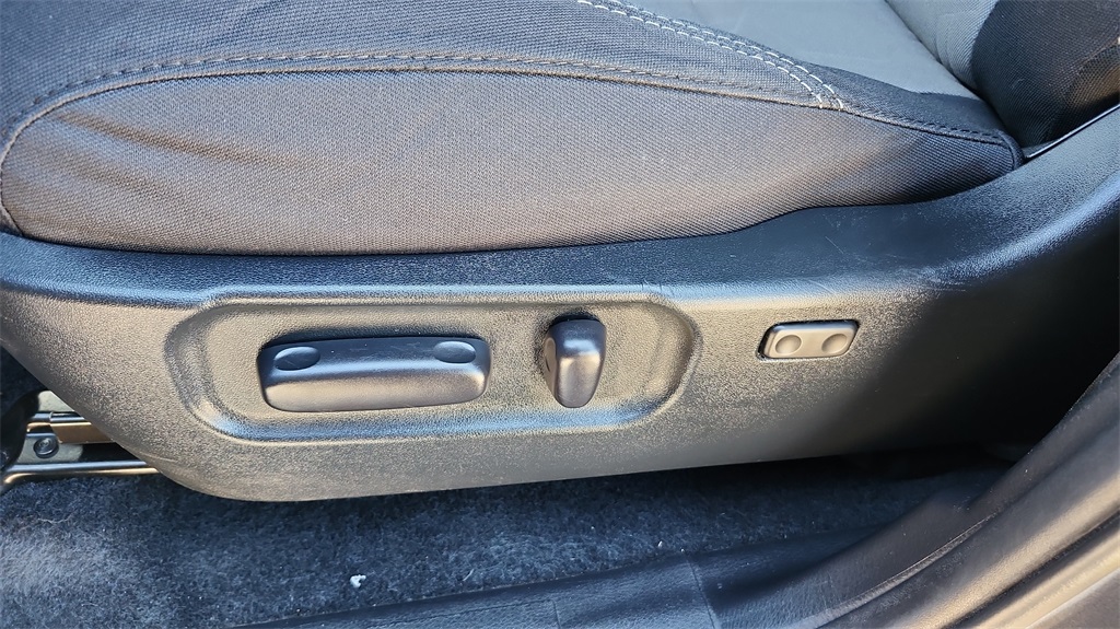 Vehicle image 25 of 38