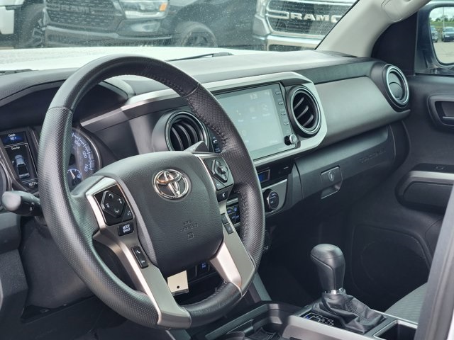 Vehicle image 25 of 28