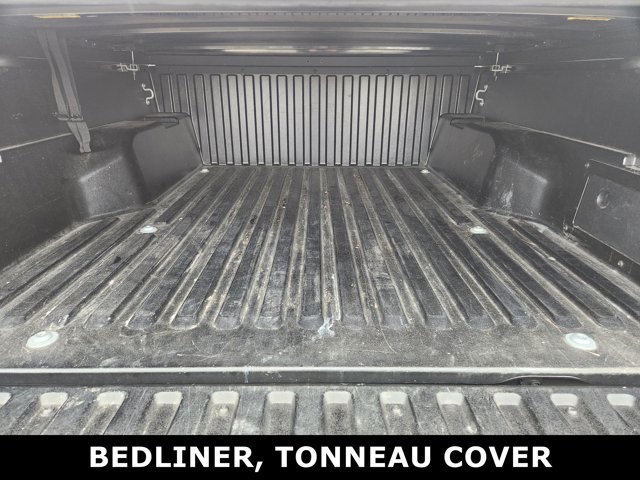 Vehicle image 15 of 28