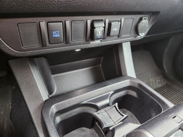 Vehicle image 18 of 28