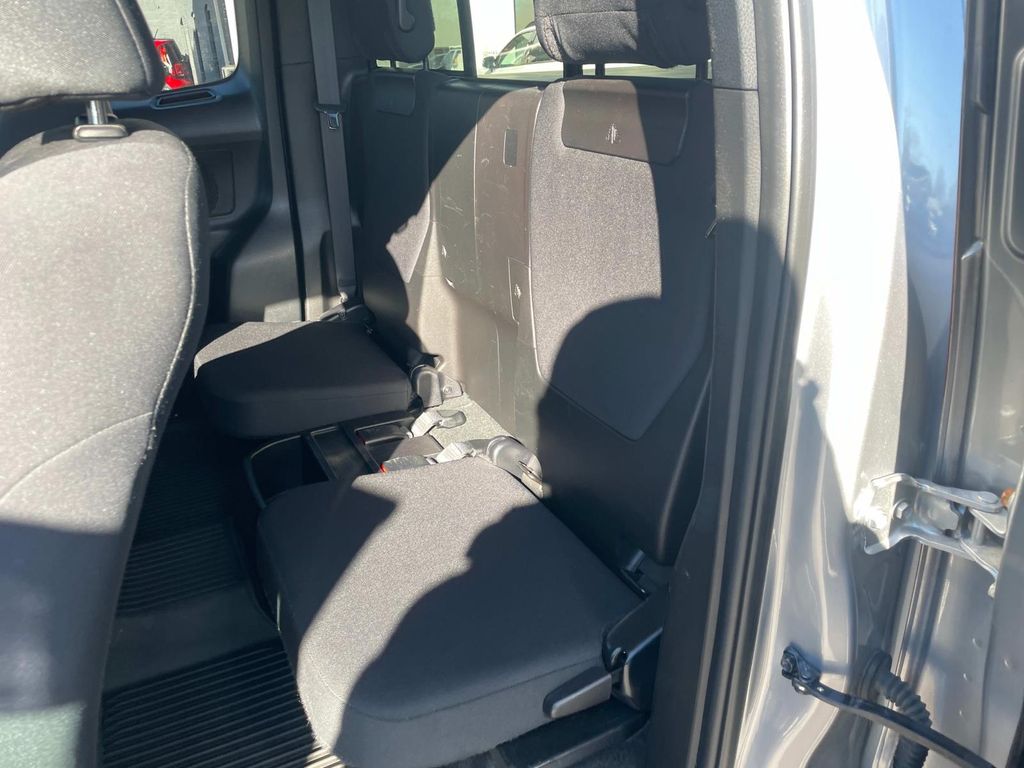 Vehicle image 17 of 34