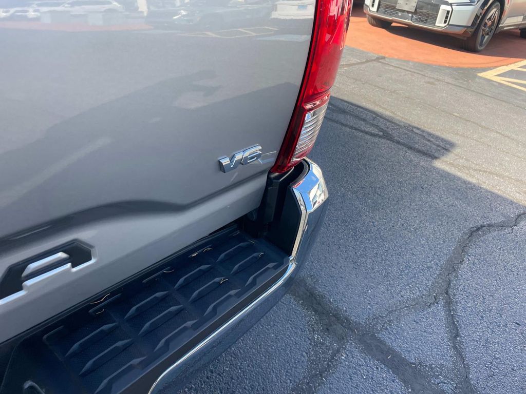 Vehicle image 10 of 34