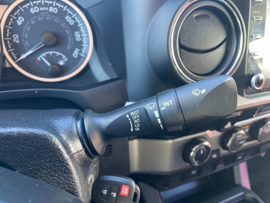 Vehicle image 32 of 34