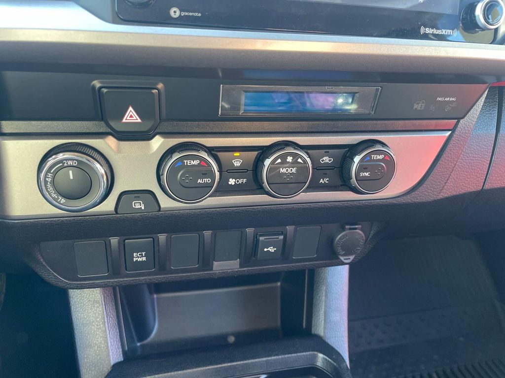 Vehicle image 26 of 34