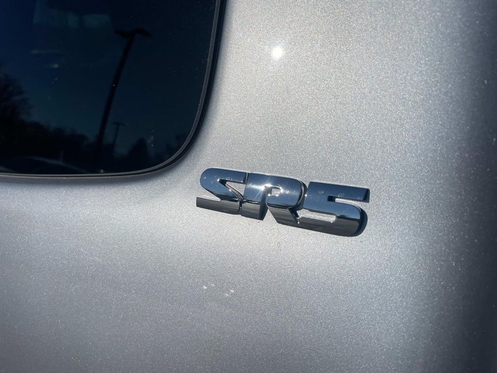 Vehicle image 15 of 34