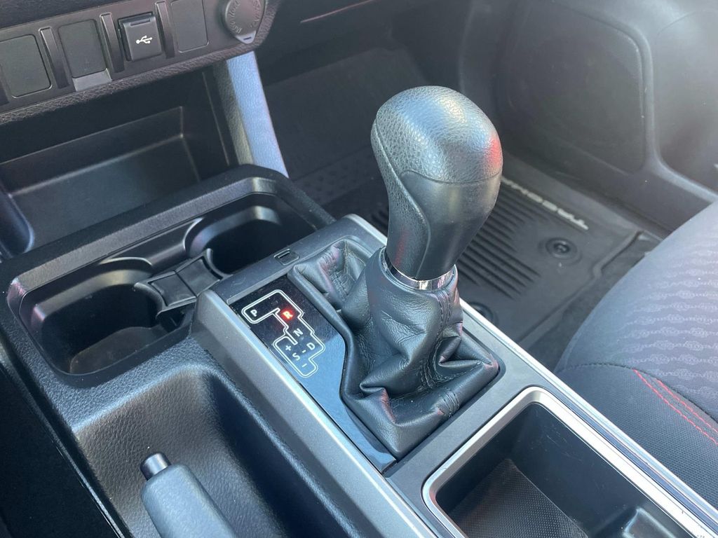 Vehicle image 27 of 34
