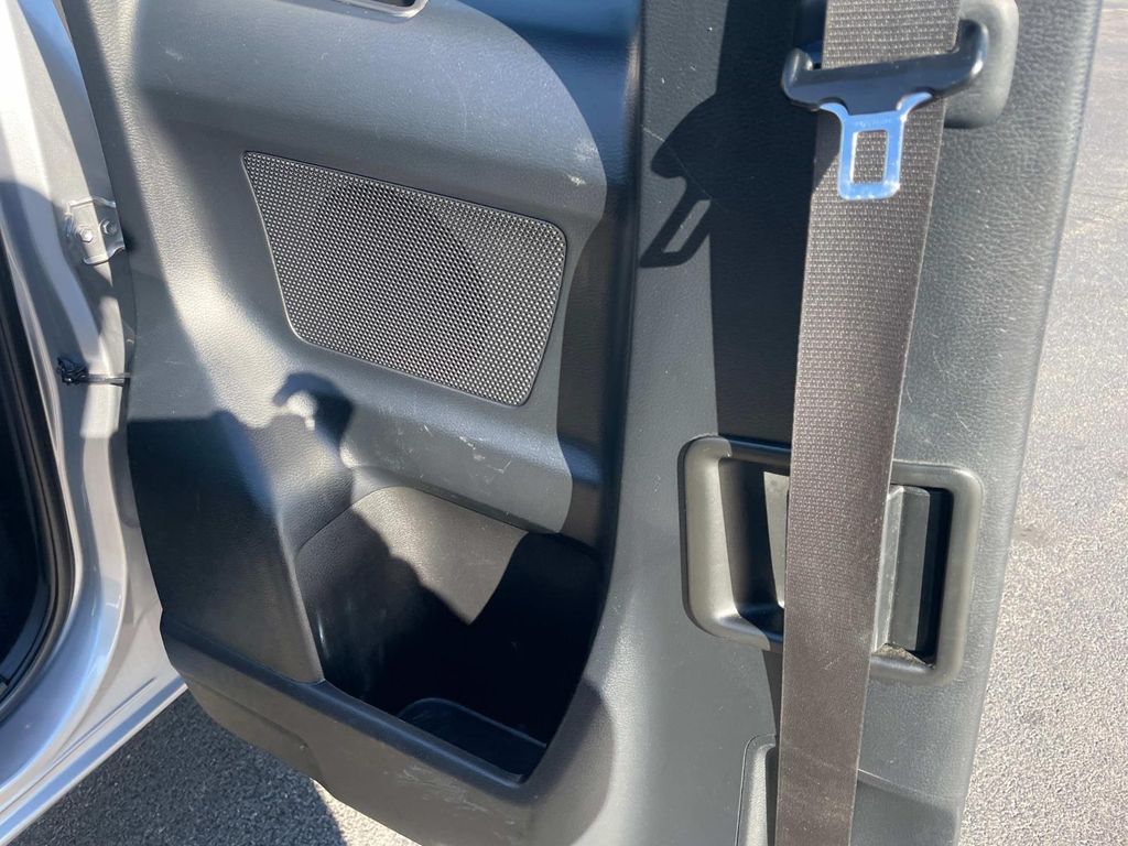 Vehicle image 18 of 34