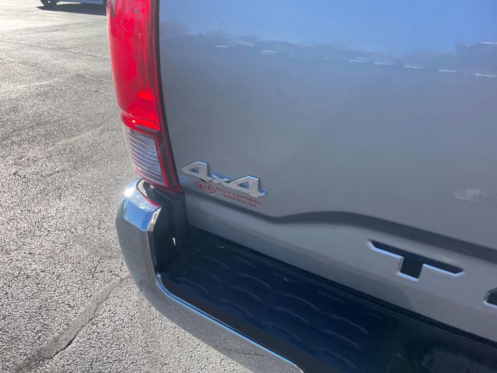 Vehicle image 9 of 34