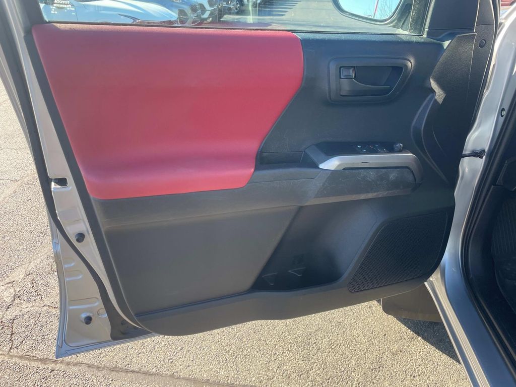 Vehicle image 19 of 34