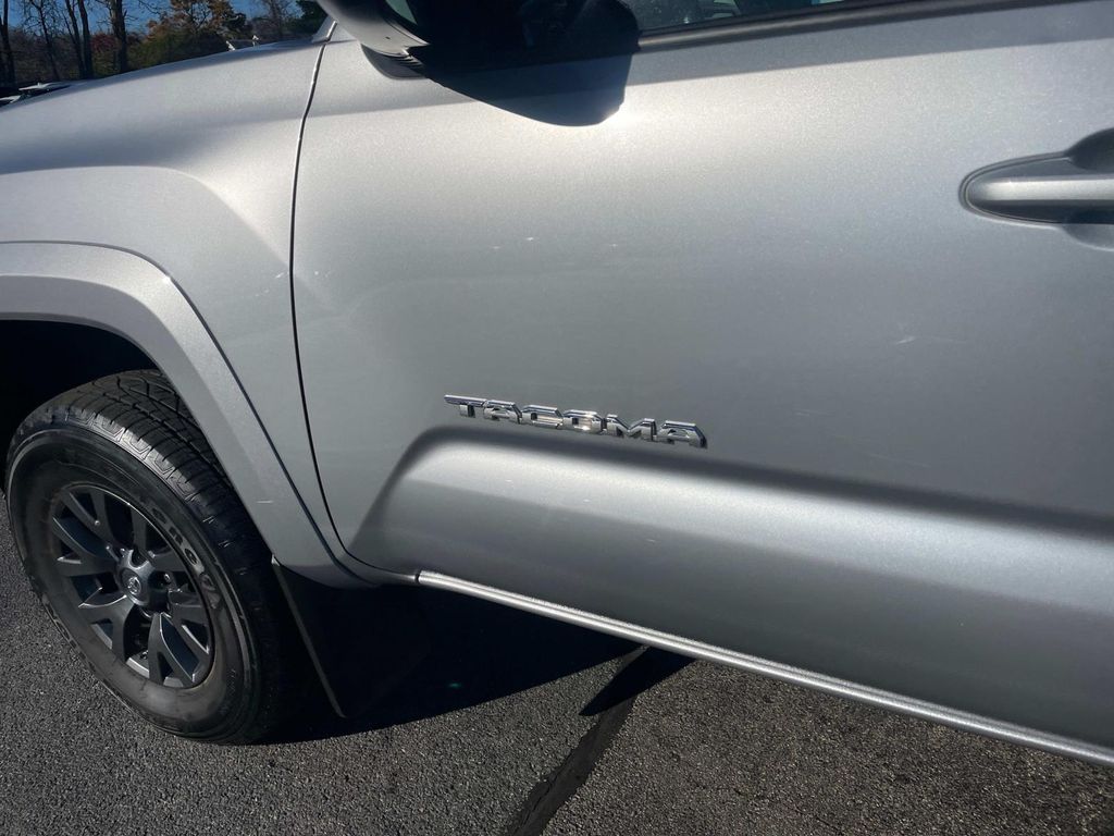 Vehicle image 13 of 34