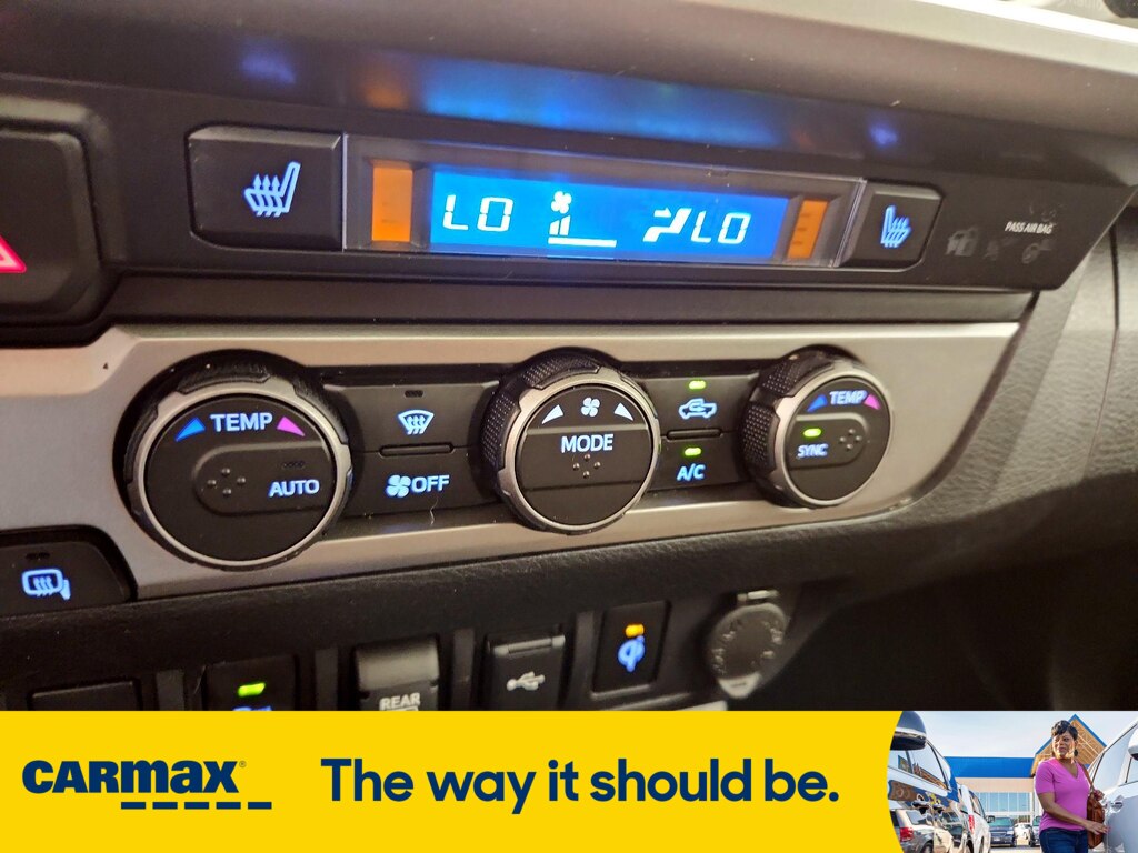 Vehicle image 22 of 30