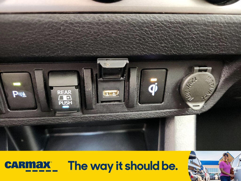 Vehicle image 24 of 30