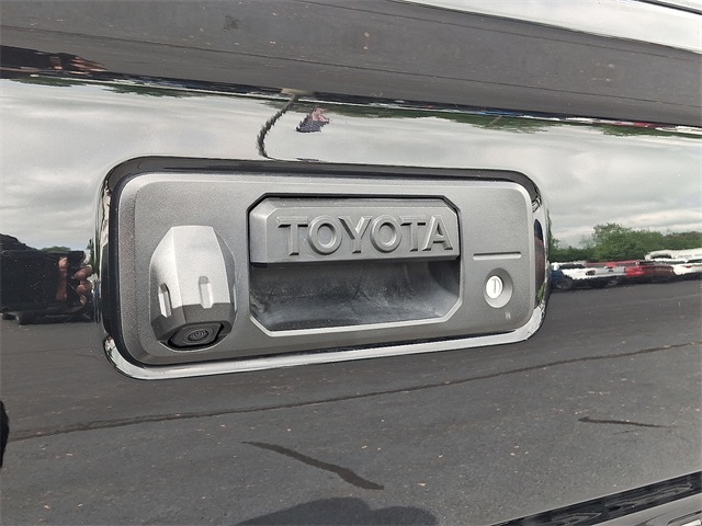 Vehicle image 28 of 30