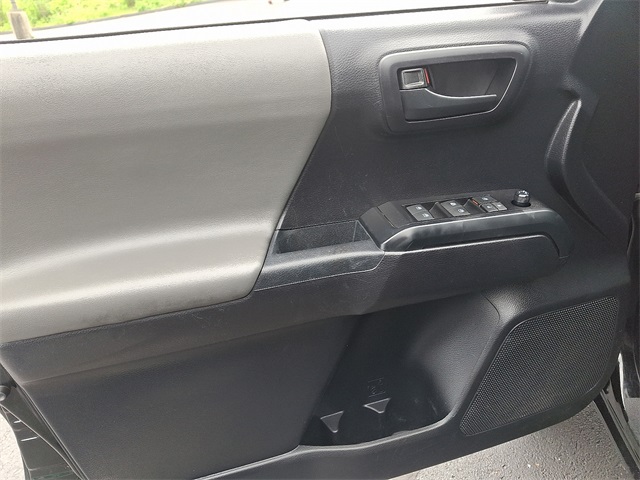 Vehicle image 13 of 30