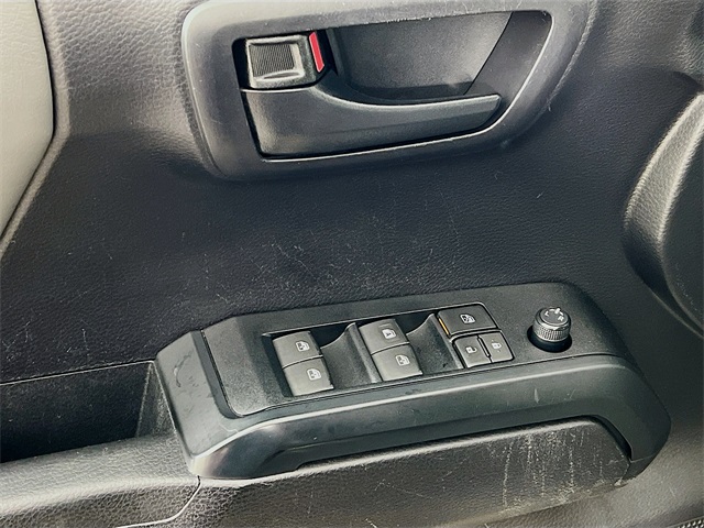 Vehicle image 9 of 32