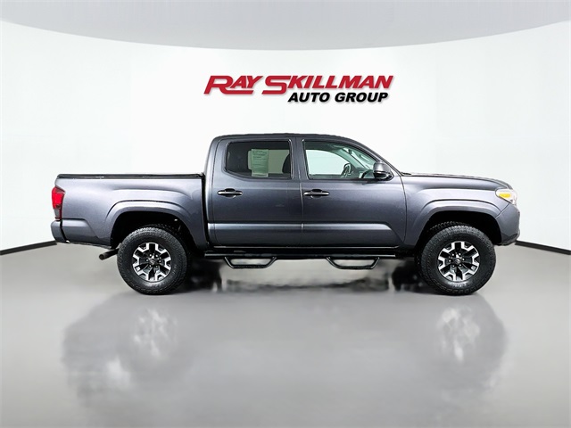 Vehicle image 4 of 32