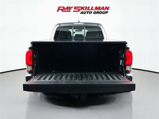 Vehicle image 23 of 32