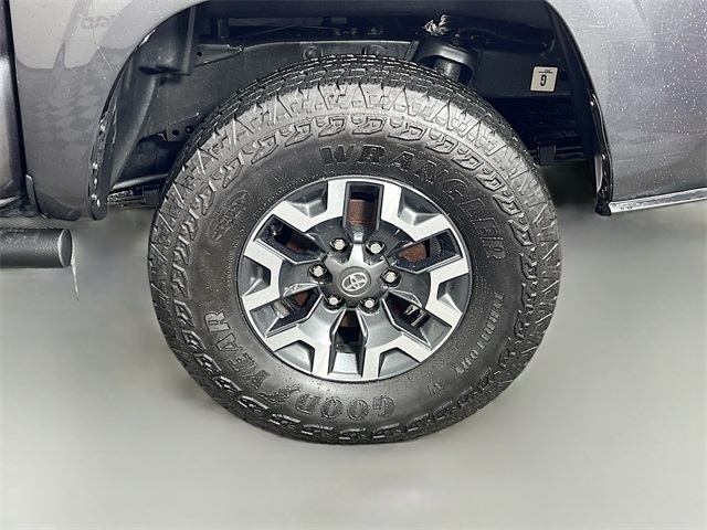 Vehicle image 30 of 32