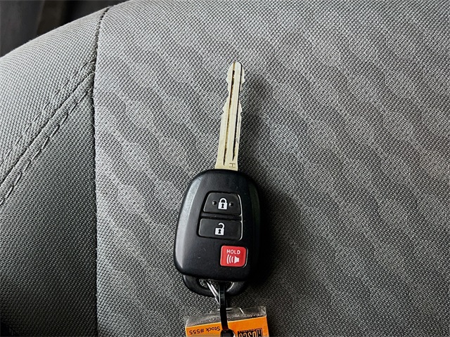 Vehicle image 27 of 32