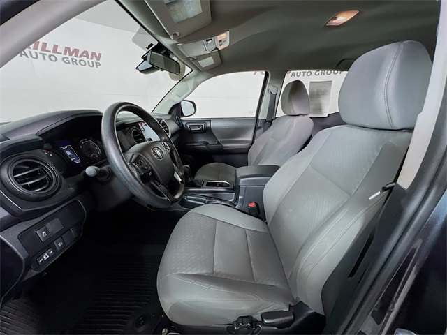 Vehicle image 10 of 32