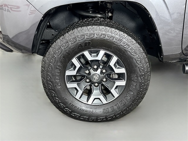 Vehicle image 24 of 32