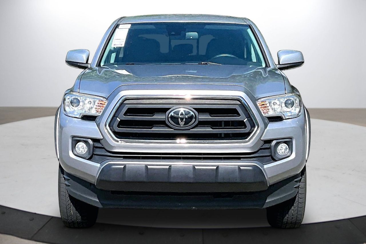 2021 Toyota Tacoma SR5 Image 2 of 34