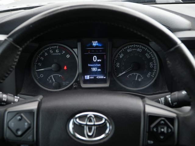 Vehicle image 15 of 25