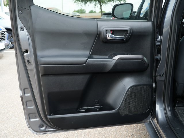 Vehicle image 22 of 25