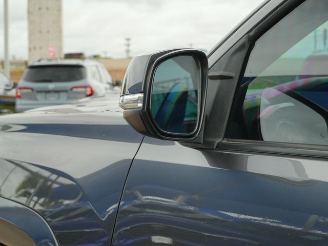 Vehicle image 23 of 25