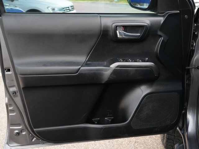 Vehicle image 18 of 25