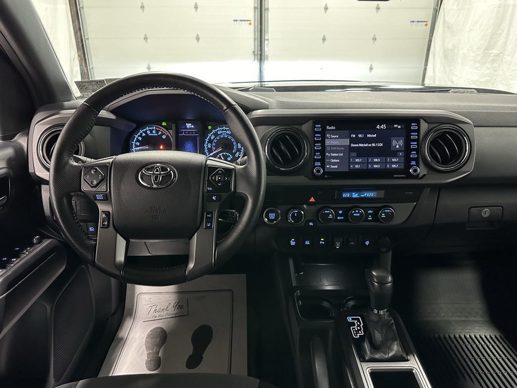 Vehicle image 15 of 52