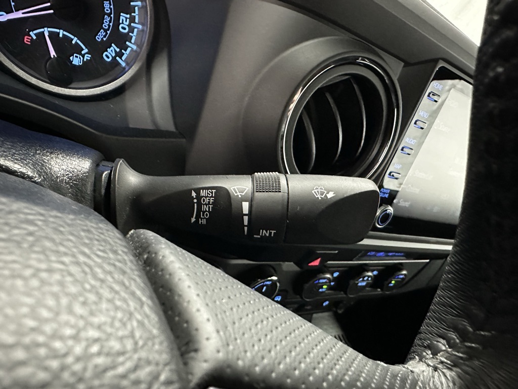 Vehicle image 22 of 52