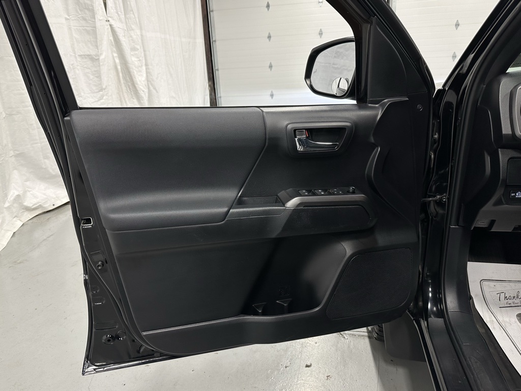 Vehicle image 8 of 52