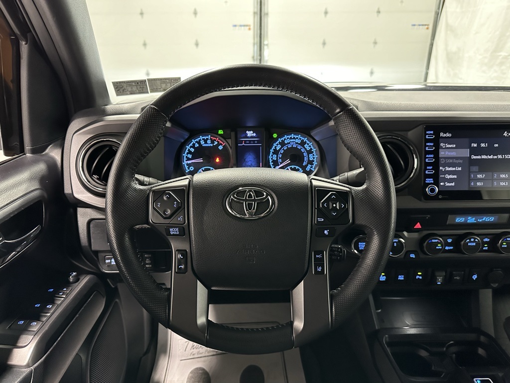 Vehicle image 17 of 52