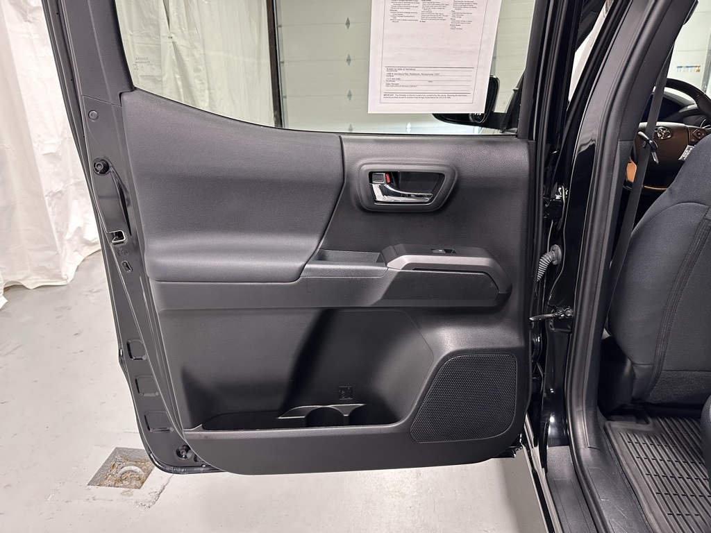 Vehicle image 35 of 52