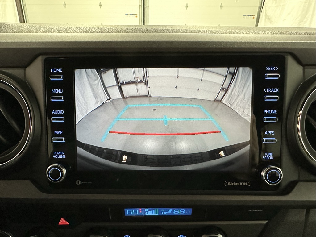 Vehicle image 27 of 52