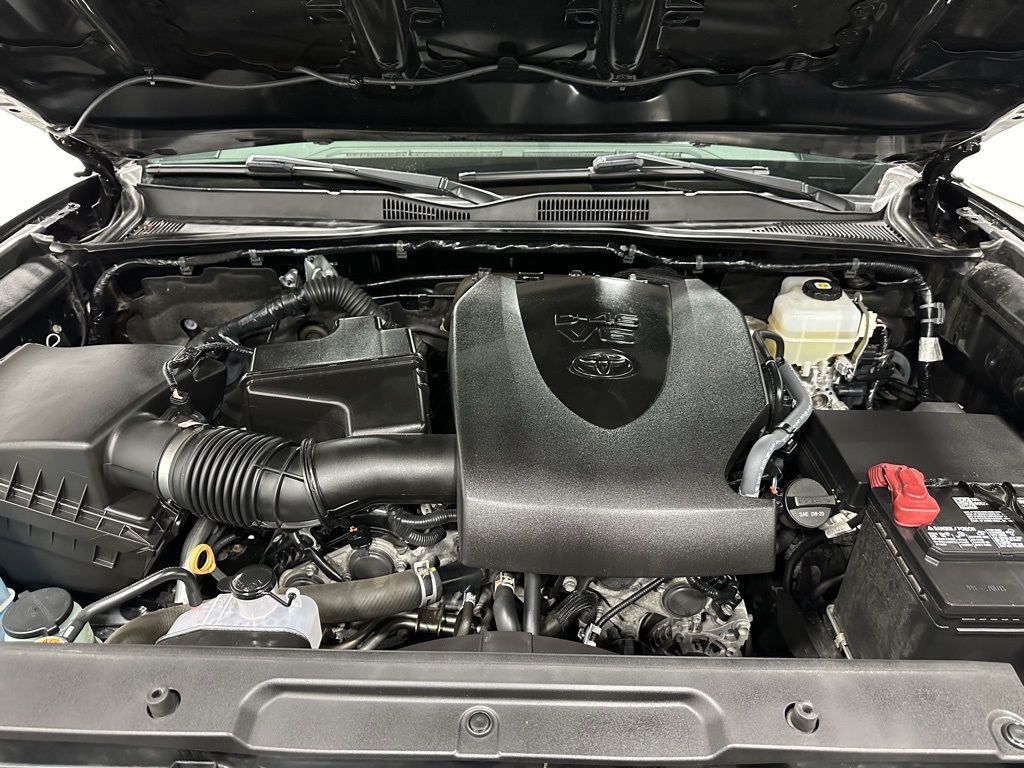Vehicle image 50 of 52
