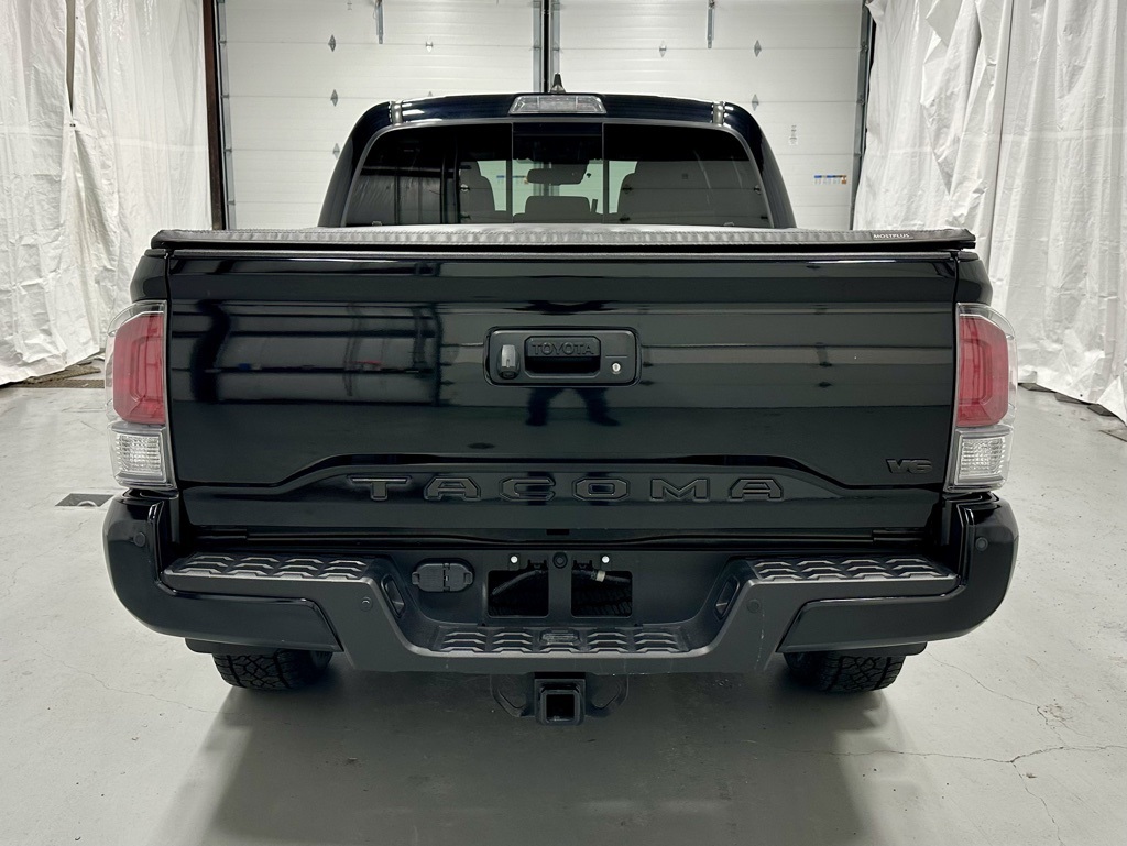 Vehicle image 7 of 52