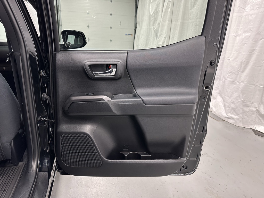 Vehicle image 41 of 52