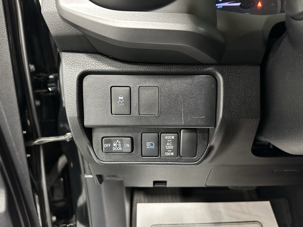 Vehicle image 16 of 52
