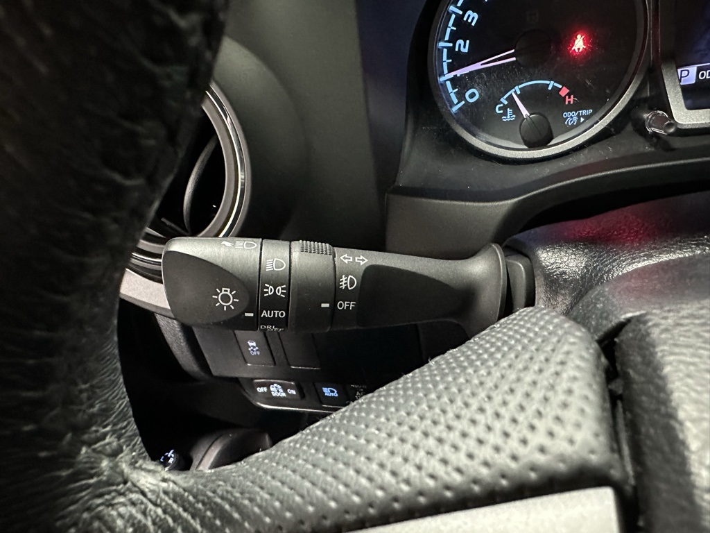 Vehicle image 21 of 52